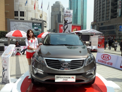 대회 한달 전부터 중국 상하이 중심가에서 열린 ‘2011 기아 아시안 X게임’ 사전 로드쇼 현장사진