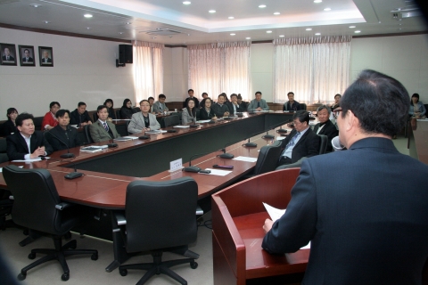 충남발전연구원이 6일 서강대 김영수 교수를 초청, 특강교육을 실시하고 있다