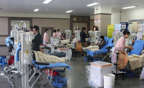 군산대 학생들의 이웃사랑 실천…생명나눔 헌혈행사 적극 참여