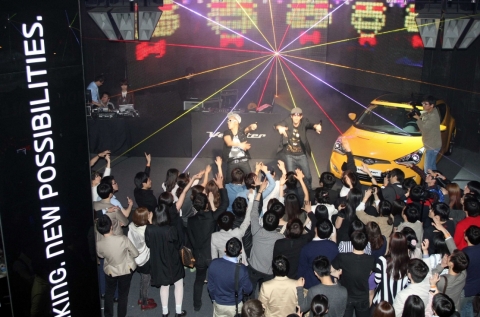 현대차는 3일(화) 청담동 소재 클럽 앤써에서 ‘벨로스터 원정대’ 이벤트 참여 고객, 벨로스터 계약 고객들과 함께 ‘벨로스터 피날레 쇼’를 개최했다.