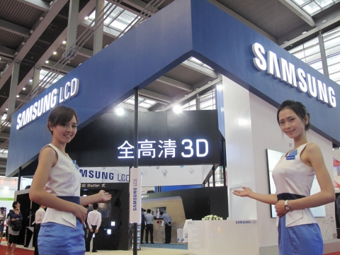 삼성전자가 중국 심천에서 열리는 디스플레이 전문전시회 'CODE(China Optoelectronics  Display Expo) 2011'에 참가해 액티브 3D 기술을 적용한 TV와 IT 패널, 친환경 기술이 적용된 저전력 TV 패널 등을 선보였다.