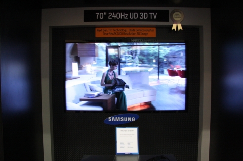 삼성전자가 BIS 어워드를 수상한 70인치 UD 240Hz 3D TV 패널