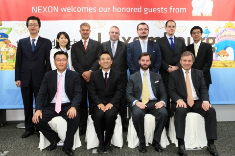 (앞줄 좌부터) 넥슨 일본법인 최승우 대표, 엔엑스씨 김정주 대표, 룩셈부르크 기욤(Guillaume) 왕세자, 룩셈부르크 쟈노 크레케(Jeannot Krecke) 경제통상부 장관