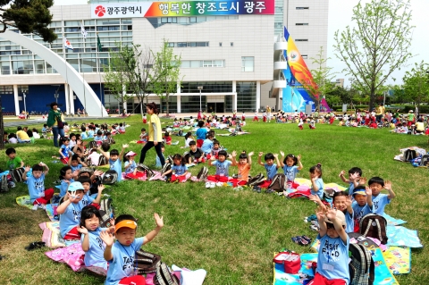 ‘광주시청사’ 유아·어린이 관람코스로 인기