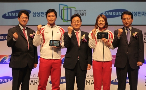 삼성전자는 5월 23일 삼성전자 서초사옥에서 '삼성전자 2011 대구세계육상선수권대회 캠페인 론칭 기자간담회'를가지며 (왼쪽부터) 삼성전자 스포츠 마케팅 담당 권