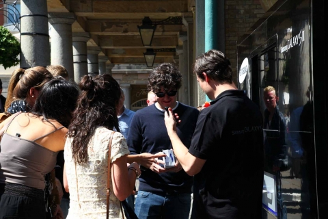 최근 영국 런던 코번트가든(covent garden)에서 진행된 &#039;갤럭시S Ⅱ&#039; 언박싱(unboxing) 행사 사진