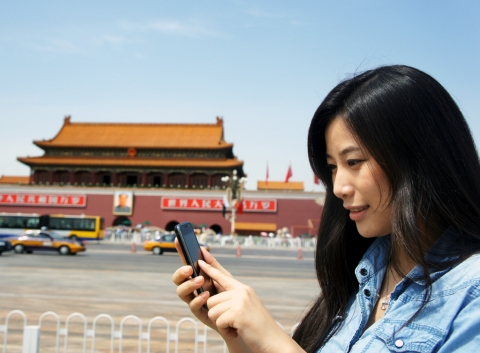 SK텔레콤 ‘T스토어’가 오는 7월 세계 최대 이통사 차이나모바일의 앱 장터 ‘모바일 마켓’에 샵인샵 형태로 진출하게 됨에 따라, 중국 소비자들도 T스토어의 우수 앱을 즐길 수 있게 되었다.