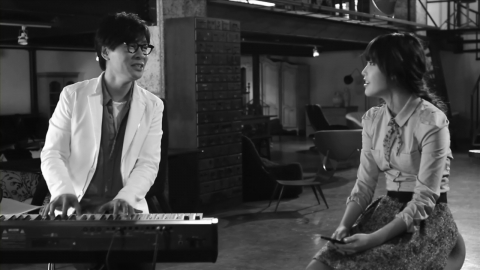 문화•예술•스포츠 대표 아이콘들의 소통과 창작활동을 돕는 삼성전자 '하우 투 리브 스마트 레슨' 프로그램에 참여한 스마트 크리에이터들.(윤상-아이유)