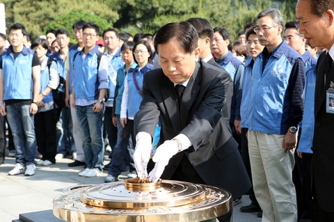 신한은행, ‘국립현충원 자원봉사’ 실시