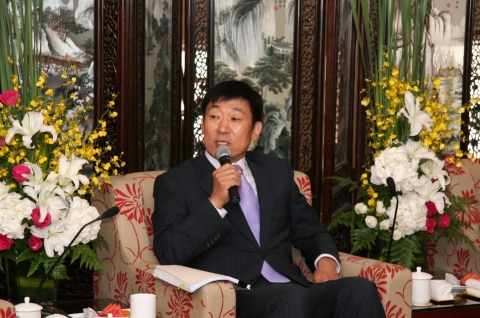 30일 중국 강소성 소주市 소주공업원구내에서 열리는 소주삼성엘시디 공장 기공식에 앞서 삼성전자 LCD사업부장 장원기 사장이 특파원을 포함한 국내기자 기자간담회를 통해 기자들의 질문