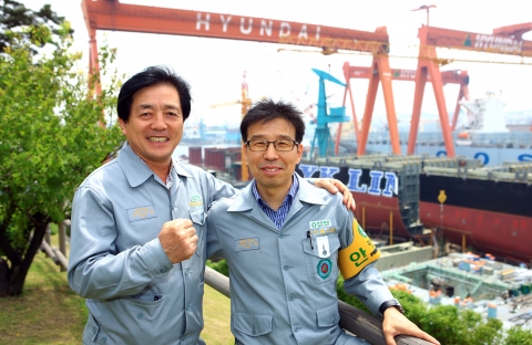 2011년 신지식인으로 선정된 김귀섭 기장(왼쪽)과 김수만 기원(오른쪽)