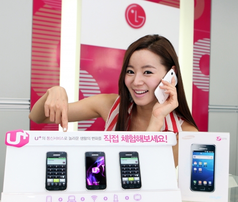 LG유플러스(부회장 이상철 / www.lguplus.com)가 삼성전자(부회장 최지성 / www.samsung.com)와 함께, 인터넷 전화 U+070과 스마트 플레이어 갤럭시 플레이어를 결합한 신개념 인터넷 전화 ‘갤럭시 플레이어 위드 유플러스070(이하 ‘갤럭시070’)’을 7월 1일 출시한다.