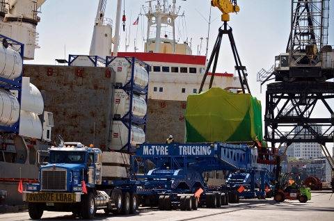 5400 ton transfer press offloaded from shipping vessel