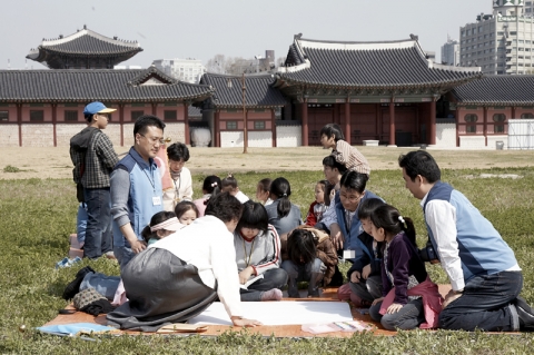 신한은행, 다문화가정 아동 ‘궁궐에서의 1박2일’ 행사실시