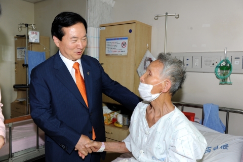 강운태 광주시장, 보훈병원 입원 국가유공자 위문