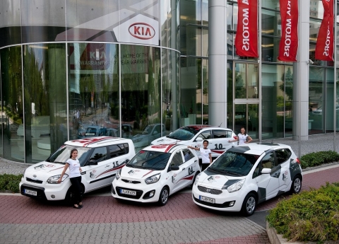 9일(현지시각) 독일 프랑크푸르트 소재 기아차 유럽법인에서 있었던 ‘기아 로드쇼(Kia City Soccer Tour 2011)’ 발대식 모습.