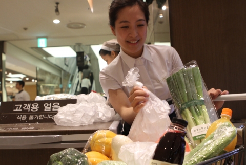 현대백화점, 폭염주의보 대비 얼음서비스 시작