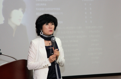22일 충남발전연구원(원장 박진도)은 충남대 이진숙 교수를 초청, '색채로 만드는 경관이미지' 주제로 특강을 갖고 있다