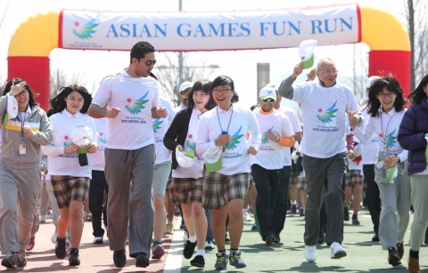 7월 7일 오전 10시, 인천 아시안게임 조직위는 아시아올림픽평의회(OCA)와 공동으로 라오스 비엔티안 국립경기장에서 &#039;펀런(FUN-RUN)&#039; 행사를 개최한다.