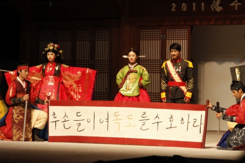 군산대 의류학과, 전북도민체전 개막식에 한지코스튬플레이 대상작 올려