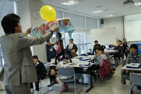한국만화영상진흥원에서 진행하는 마술고 과학고 체험수업(기체편) 현장