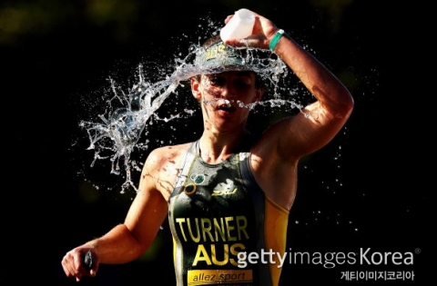 NPPA – Best of Photojournalism 2010 스포츠 저널리스트 부분 1위 수상작 2009 Gold Coast ITU Triathlon World Championships By: Quinn Rooney Getty Images Sport People: Chloe Turner