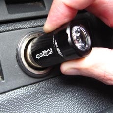 휴가철 앞두고 간편하게 충전하고 사용하는 ‘스팟라이트’ 주목