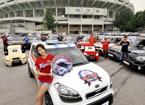 기아자동차㈜는 6일부터 14일까지 9일 동안 서울, 부산, 광주, 대구, 대전, 인천 등 야구 인기가 높은 6개 지역에서 ‘쏘울 GDI 전국 로드쇼’를 개최 해 600만 야구팬들을 비롯 자동차에 관심이 많은 고객들에게 새로워진 쏘울 GDI를 알린다.