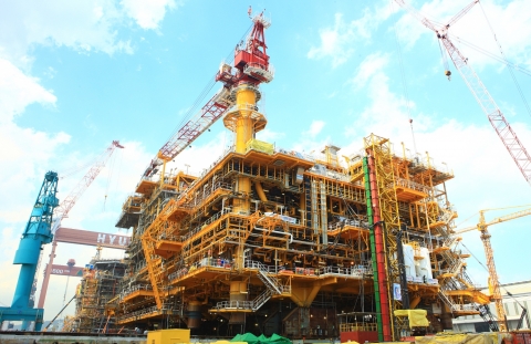 현대중공업이 제작한 태국 봉콧(Bongkot) 가스 가압․정제설비 모습