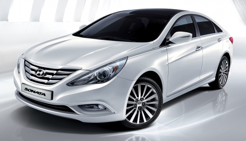 현대자동차(회장 정몽구)가 11일(월)부터 터보 GDi 엔진을 탑재해 동력성능을 획기적으로 향상시키고 고객 선호 사양 및 디자인을 대폭 강화한 ‘쏘나타 2.0 터보 GDi’ 모델을 출시하고 본격 시판에 들어간다.