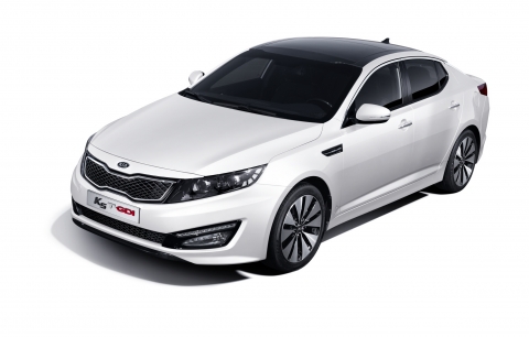 기아자동차가 11일부터 2.0 터보 GDi 가솔린 엔진을 장착하고, 차별화된 내∙외관 사양과 안전사양 등을 갖춘 ‘K5 2.0 터보 GDi’의 본격 시판에 나선다.