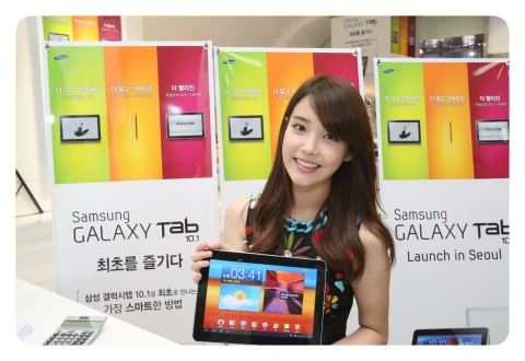 ‘갤럭시탭 10.1’ 개통 이벤트에 참석한 아이유
