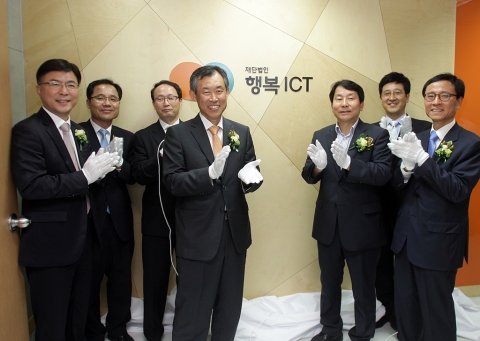 SK텔레콤 김준호 GMS CIC 사장이 21일 구로동 디지털단지에서 열린 ‘재단법인 행복ICT’(SK텔레콤이 설립한 사회적 기업)개소식에 참석했다.