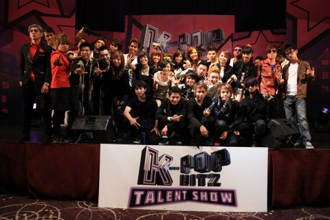 말레이시아 K-POP Hitz Talent Show의 결선 참가자들