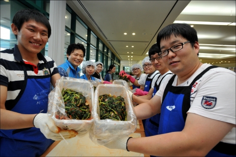 삼성전자 DS사업총괄 임직원들이 지역사회 어려운 이웃을 위해 준비한 