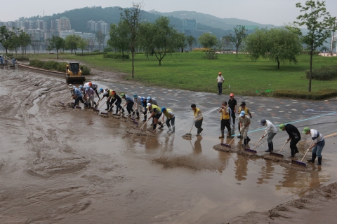 서울시 한강공원, 시민 땀방울 모아 복구에 박차