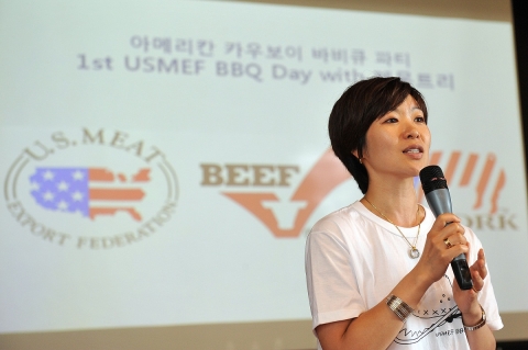 미국육류수출협회 양지혜 지사장이 제1회 BBQ Day: 아메리칸 카우보이 바비큐 파티에서 환영사를 하고 있다.