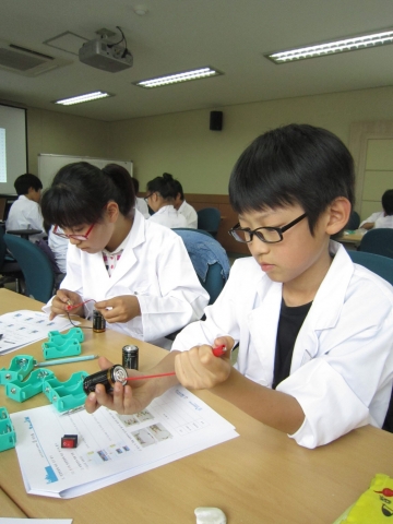 군산대 생활과학교실 사업단, ‘아이와 함께하는 과학교실’ 진행