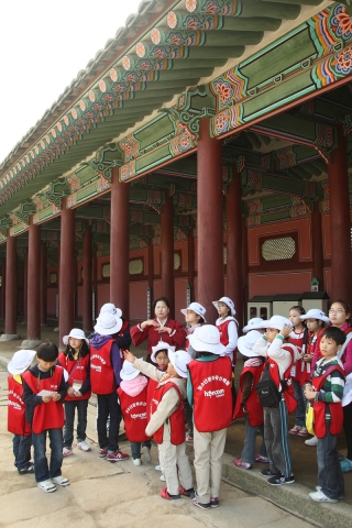 한글과컴퓨터는 문화재 지킴이 사회공헌의 일환으로, 청소년 문화유산체험행사를 다양한 프로그램으로 운영하고 있다