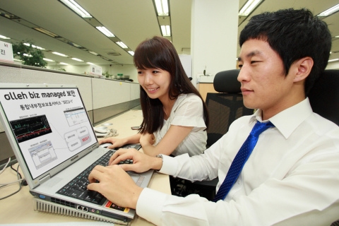 KT는 이상 트래픽 모니터링 및 분석, 시스템 접근통제, PC 개인정보 암호화 등을 통합적으로 제공하는 기업용 정보보호 솔루션 ‘SECU-1’을 출시했다.