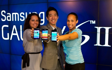 AT&T, Sprint와 T-mobile향 갤럭시SII를 선보이는 모델