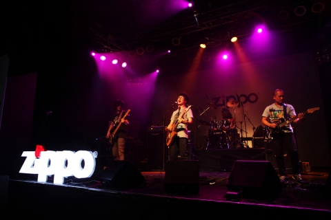 세계적인 라이프스타일 브랜드 지포(Zippo)가 8월 25일 홍대 브이홀에서 개최한 ‘지포 배틀오브밴드 피날레공연’에서 인기 인디 락밴드 ‘국카스텐’이 축하공연을 펼쳤다