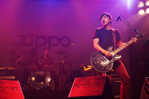 세계적인 라이프스타일 브랜드 지포(Zippo)가 8월 25일 홍대 브이홀에서 개최한 ‘지포 배틀오브밴드 피날레공연’에서 인기 인디 락밴드 ‘갤럭시익스프레스’가 축하공연을 펼쳤다