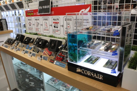 롯데마트 잠실점 디지털파크에 전시중인 커세어 제품들