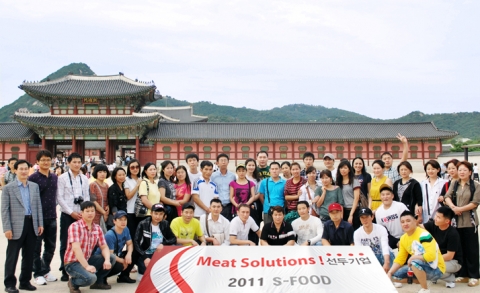 에쓰푸드(주)에서는 외국인 근로자들과 함께 하는 서울투어행사를 진행했다.