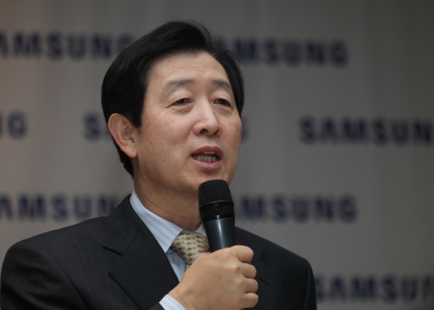 독일 베를린에서 열리고 있는 IFA 2011 에서 삼성전자 최지성 부회장이 기자간담회를 열고 세계 경제와 전자 산업의 흐름, 향후 삼성전자의 사업 방향 등에 대해 설명하고 있다.