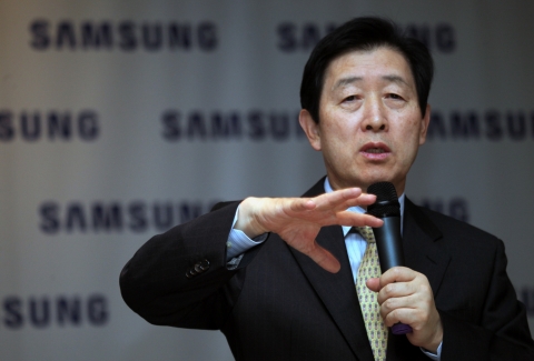 독일 베를린에서 열리고 있는 IFA 2011 에서 삼성전자 최지성 부회장이 기자간담회를 열고 세계 경제와 전자 산업의 흐름, 향후 삼성전자의 사업 방향 등에 대해 설명하고 있다.