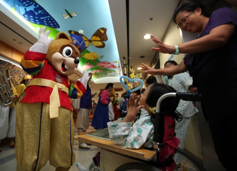 롯데월드, 한가위 맞아 훈훈한 사랑 나눔 실천