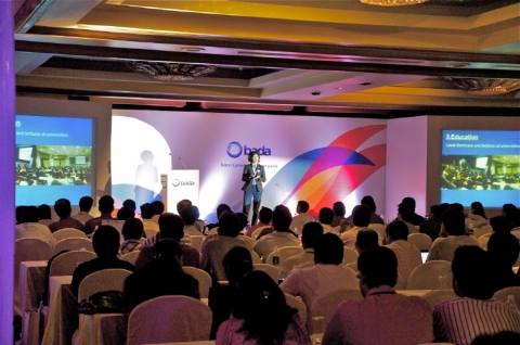 9월16일(현지시간) 인도 뱅갈로에서 실시했던 &#039;개발자 데이&#039;에서 바다 2.0관련 프리젠티이션을 실시중인 삼성전자 김호경 수석연구원과 참석한 현지 개발자