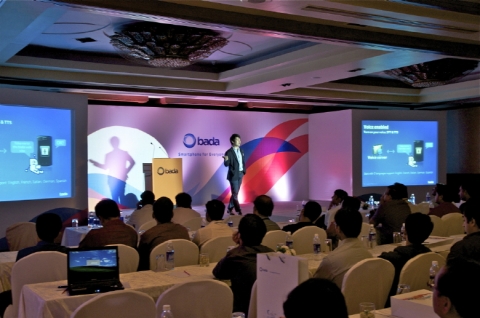 9월16일(현지시간) 인도 뱅갈로에서 실시했던 &#039;개발자 데이&#039;에서 바다 2.0관련 프리젠티이션을 실시중인 삼성전자 한덕수 선임연구원과 참석한 현지 개발자